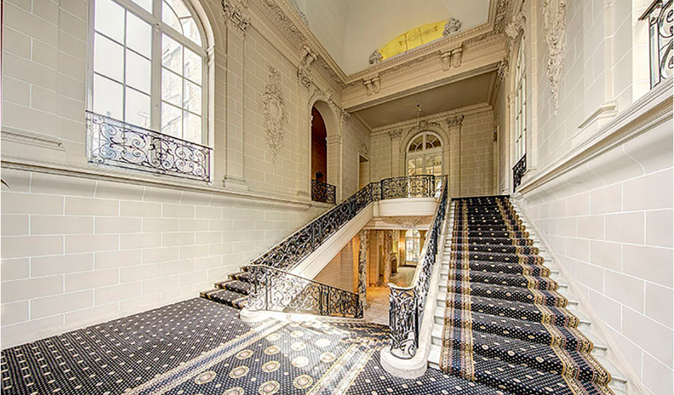 Principal staircase and galleried landing